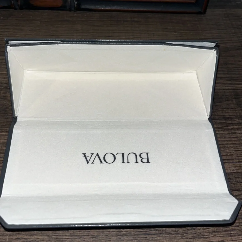 BULOVA EYEGLASSES SUNGLASSES TRIANGLE COLLAPSED HARD CASE GREY